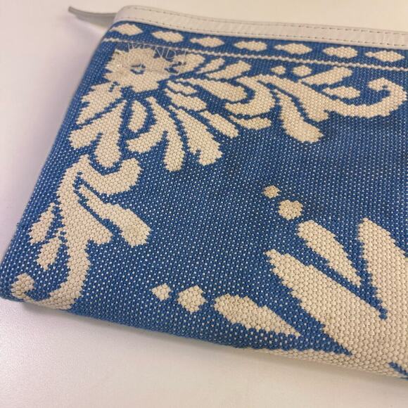 WKND WYFR Blue White Tapestry Boho Floral Clutch Oversized Zipper Top 14" x 7" - Picture 4 of 9